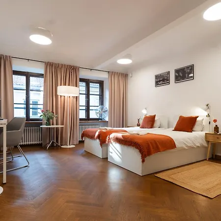 Old Town Concierge Muzeum Warszawy * ワルシャワ