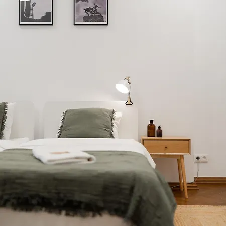 Old Town Concierge Muzeum Warszawy *